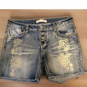 No Boundaries Blue Jean Shorts with Artistic Graphics